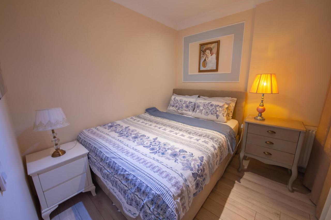 Appartamento Three Bedroom Duplex With Large Terrace Provincia di Istanbul