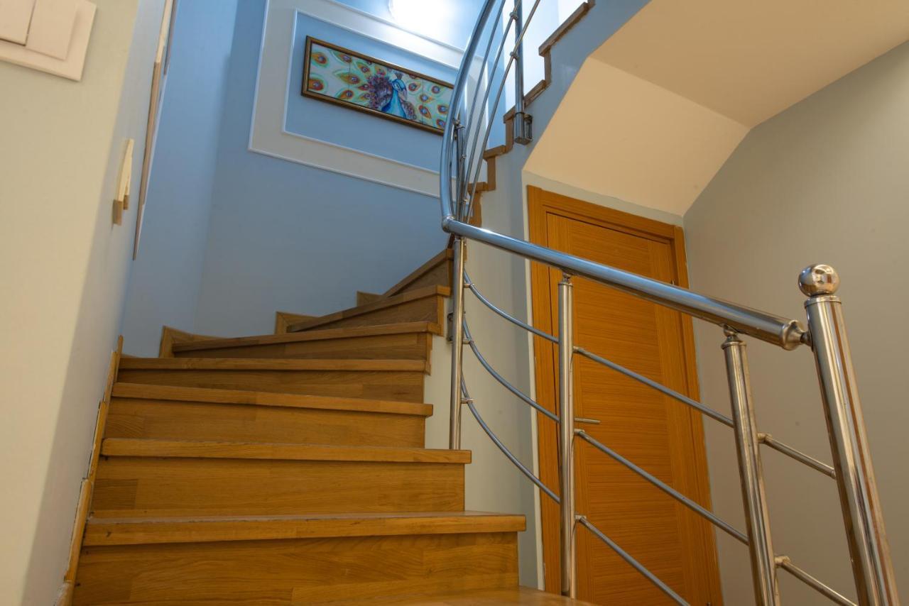 Three Bedroom Duplex With Large Terrace
