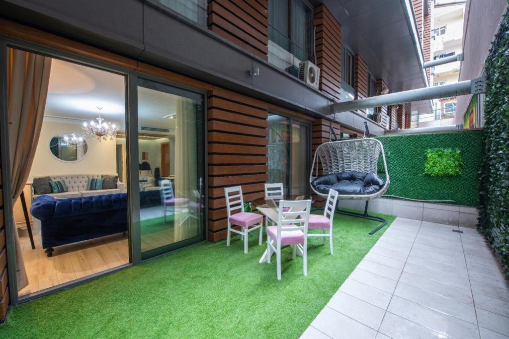 Three Bedroom Duplex With Large Terrace *