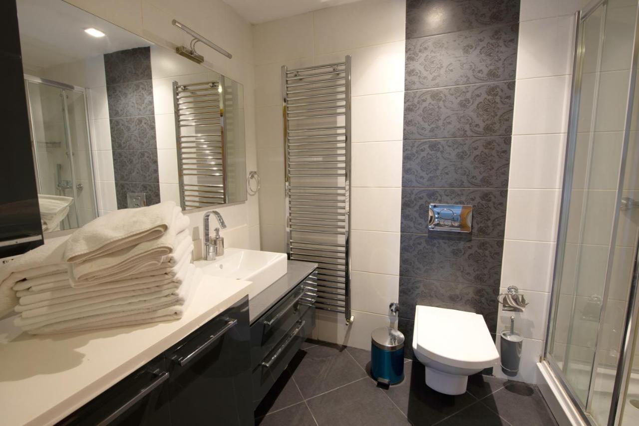 Three Bedroom Duplex With Large Terrace *